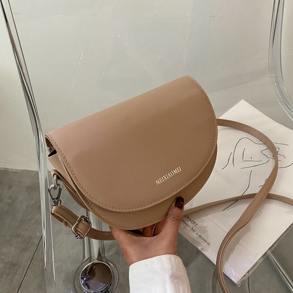 french niche package female 2020 new korean version of the wild one-shoulder fashion simple popular solid color messenger bag
french niche package female 2020 new korean version of the wild one-shoulder fashion simple popular solid color messenger bag