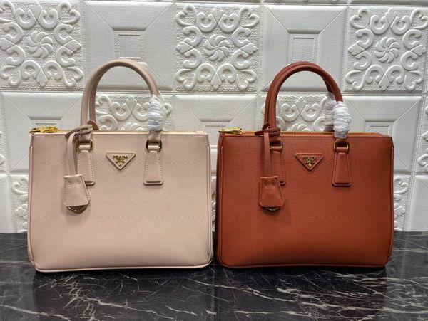 2020 leather handbag designer shoulder bag luxury handbag fashion briefcase diagonal luxury handbag casual leather material ad
2020 leather handbag designer shoulder bag luxury handbag fashion briefcase diagonal luxury handbag casual leather material ad