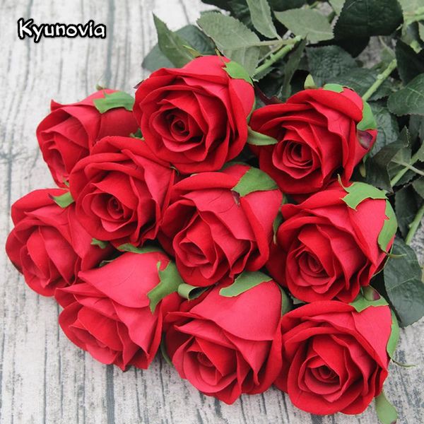 kyunovia 72cm single rose stem artificial silk flowers leaves red velvet rose wedding party home decorative ky41
kyunovia 72cm single rose stem artificial silk flowers leaves red velvet rose wedding party home decorative ky41