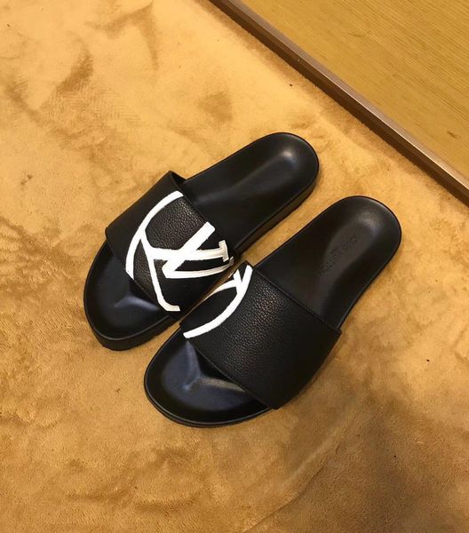 2020 latest black leather casual slippers men casual shoes fashion trend comfortable shoe size 38-45 type 39745400606
2020 latest black leather casual slippers men casual shoes fashion trend comfortable shoe size 38-45 type 39745400606