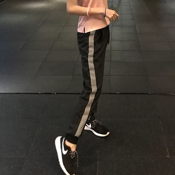 internet celebrity 2019 new loose fitness wear night reflective yoga sports running reflective strip yoga pants women's sports pants ul
internet celebrity 2019 new loose fitness wear night reflective yoga sports running reflective strip yoga pants women's sports pants ul