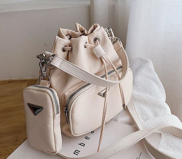 мода качество ковш сумки плеча женщина кулиская crossbody сумка женской сумка сумка женский нейлон handbag02
мода качество ковш сумки плеча женщина кулиская crossbody сумка женской сумка сумка женский нейлон handbag02