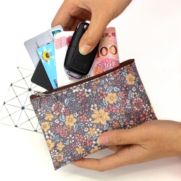 classic print creative coin purse flower pattern change purse lady card holding small square wallet vintage student mini wallet, Silver
classic print creative coin purse flower pattern change purse lady card holding small square wallet vintage student mini wallet, Silver