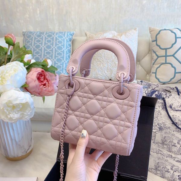 new designer luxury handbags purses women shoulder bag genuine leather crossbody saddle handbag bag shoppingbag
new designer luxury handbags purses women shoulder bag genuine leather crossbody saddle handbag bag shoppingbag