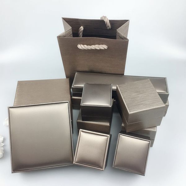 luxurious bracelet box, necklace box, jewelry box original packaging, warranty card certificate flannel bag handbag, gift box wholesale, Black;white
luxurious bracelet box, necklace box, jewelry box original packaging, warranty card certificate flannel bag handbag, gift box wholesale, Black;white
