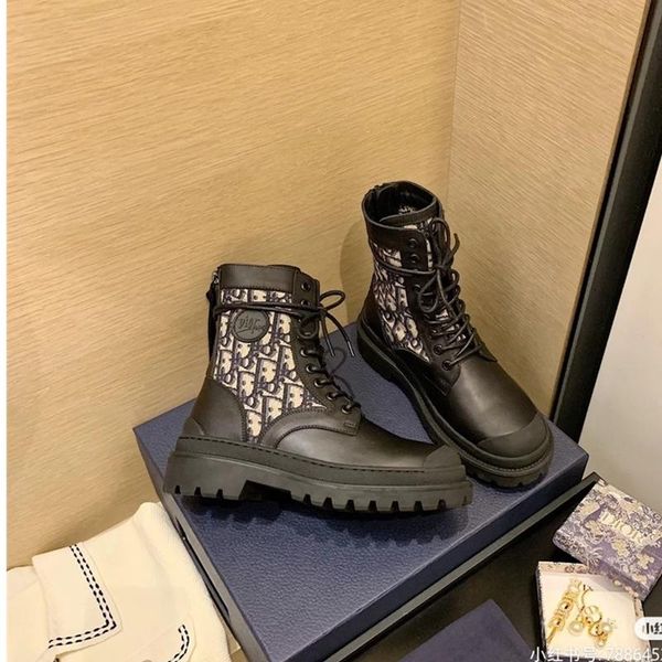 38 new high-quality women's casual shoes, designer brand-name women's short boots, outdoor travel shoes, original box packaging, Black
38 new high-quality women's casual shoes, designer brand-name women's short boots, outdoor travel shoes, original box packaging, Black