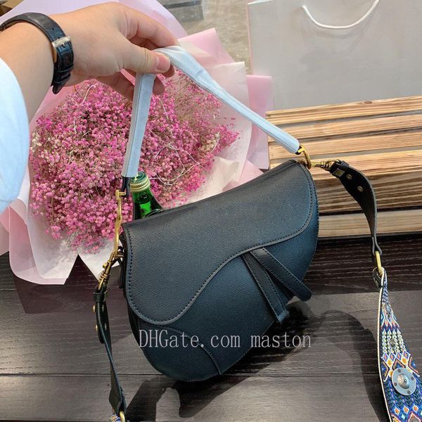 new ladies handbag new letter shoulder bag quality leather messenger bag saddle bag cd with box 2020 effi#
new ladies handbag new letter shoulder bag quality leather messenger bag saddle bag cd with box 2020 effi#