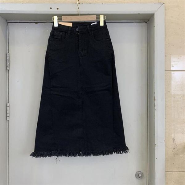 2020 autumn new korean black high waist denim mid-length skirt fringe edge a-line skirt
2020 autumn new korean black high waist denim mid-length skirt fringe edge a-line skirt