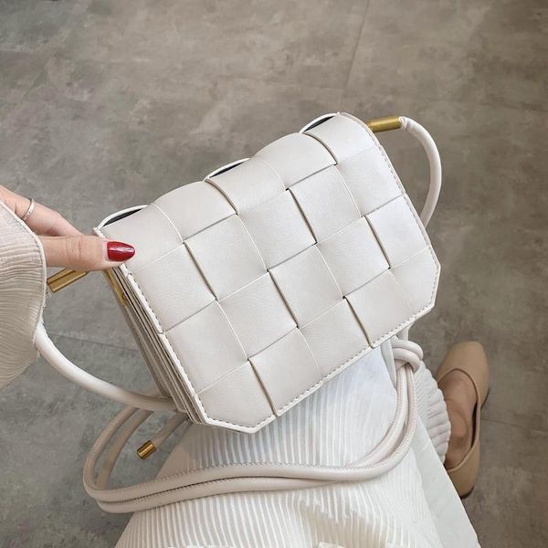 Fashion Leather Woven Women Shoulder Bags Designer Square Crossbody Bags Luxury Lady Messenger Bag Female Small Flap Purses 2020
Fashion Leather Woven Women Shoulder Bags Designer Square Crossbody Bags Luxury Lady Messenger Bag Female Small Flap Purses 2020
