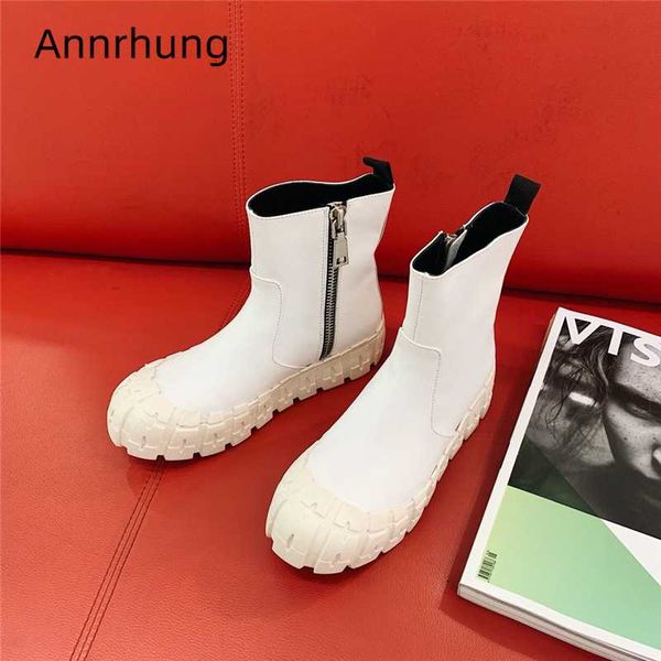 real leather new autumn winter boots woman gear-pattern thick heel round toe side zip short boots ankle women, Black
real leather new autumn winter boots woman gear-pattern thick heel round toe side zip short boots ankle women, Black