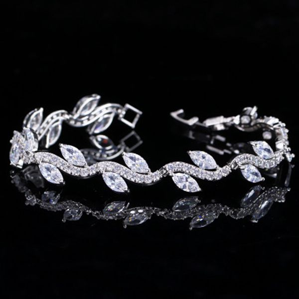 17.6cm simple style jewery leaves shape set with cubic zirconia stone women bracelet gold plated copper chains, Golden;silver
17.6cm simple style jewery leaves shape set with cubic zirconia stone women bracelet gold plated copper chains, Golden;silver