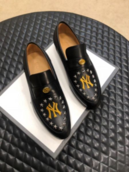 designer leather business casual shoes, fashionable and comfortable british leather shoes punk style original box
designer leather business casual shoes, fashionable and comfortable british leather shoes punk style original box