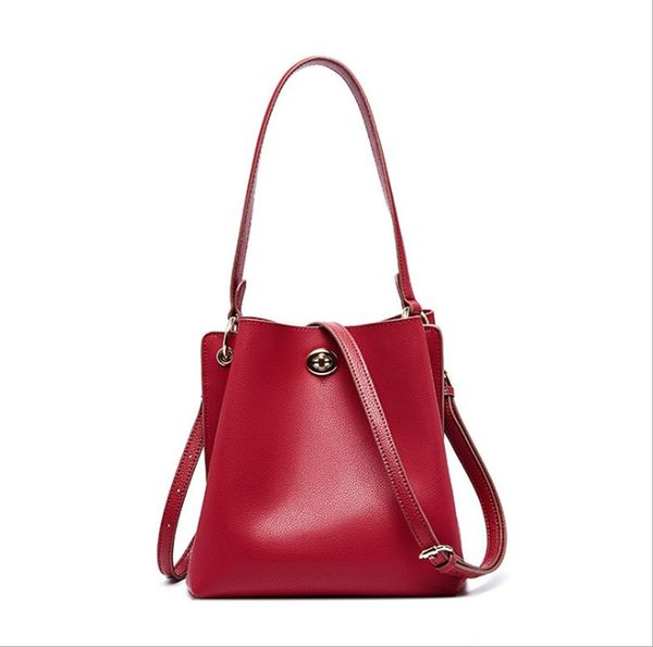 genuine leather girl bag 2020 new oil wax leather large capacity bucket bag casual fashion luxury accessories messenger shoulder bag sh
genuine leather girl bag 2020 new oil wax leather large capacity bucket bag casual fashion luxury accessories messenger shoulder bag sh