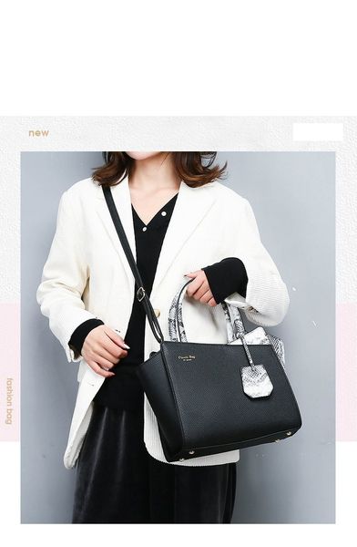 2020 new european-american style dumpling bag zipper single-shoulder cross-body bag with bill of lading
2020 new european-american style dumpling bag zipper single-shoulder cross-body bag with bill of lading