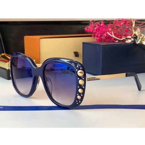 inspired by spring-summer 2018 studdy jewelry collection z1126e round metal studs inserted into the acetate reference square glasses design, White;black
inspired by spring-summer 2018 studdy jewelry collection z1126e round metal studs inserted into the acetate reference square glasses design, White;black