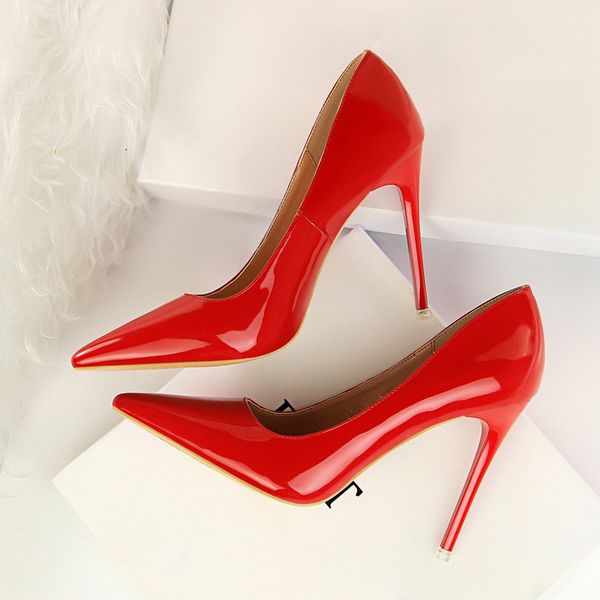 2020 women .5cm high heels classic valentine pumps leather escarpins luxury glossy lady shoes high heels scarpins prom shoes, Black
2020 women .5cm high heels classic valentine pumps leather escarpins luxury glossy lady shoes high heels scarpins prom shoes, Black