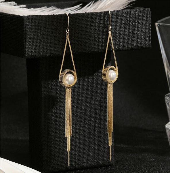 2020 new style of long pearl tassel earrings with high-grade ear hooks are fashionable accessories of european and american style 043, Golden;silver
2020 new style of long pearl tassel earrings with high-grade ear hooks are fashionable accessories of european and american style 043, Golden;silver
