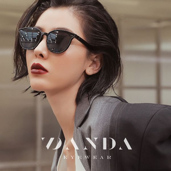 2020 new fashion korean style polarized sunglasses men and women with models sunglasses sun protection retro, White;black
2020 new fashion korean style polarized sunglasses men and women with models sunglasses sun protection retro, White;black