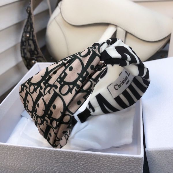 women brand hair band cross-knotted headband wide edge girls boutique designer hair hoop hairpin headbands hairband headwrap with box b11, Golden;silver
women brand hair band cross-knotted headband wide edge girls boutique designer hair hoop hairpin headbands hairband headwrap with box b11, Golden;silver