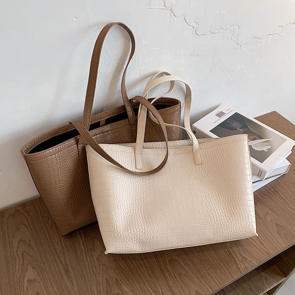 crocodile pattern large tote bag 2020 fashion new pu leather women's designer handbag chain shoulder messenger bag
crocodile pattern large tote bag 2020 fashion new pu leather women's designer handbag chain shoulder messenger bag