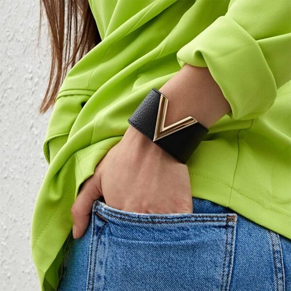 leather v-shaped personality wide bangle designer bracelets for women luxury fashion jewelry bracelet femme mujer 2020, Black
leather v-shaped personality wide bangle designer bracelets for women luxury fashion jewelry bracelet femme mujer 2020, Black