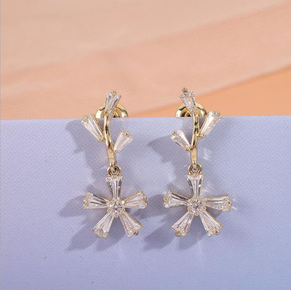 2020 new european and american luxury custom earrings classic letter circle smooth simple earrings, Golden;silver
2020 new european and american luxury custom earrings classic letter circle smooth simple earrings, Golden;silver
