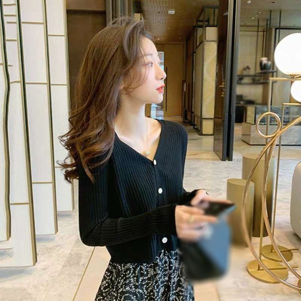 women's t-shirt women knitted fashion wild solid color single-breasted t shirt v-neck long sleeve button loose casual cardigan, White
women's t-shirt women knitted fashion wild solid color single-breasted t shirt v-neck long sleeve button loose casual cardigan, White