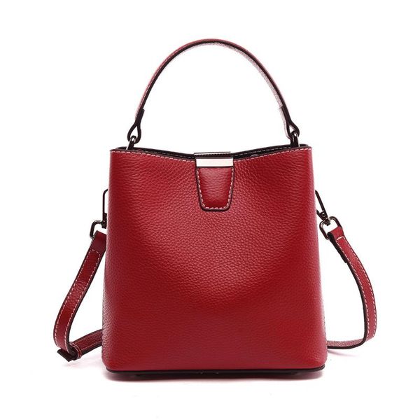 cross body 2021 fashion female bag casual messenger leather shoulder large capacity simple and versatile pure color handbag
cross body 2021 fashion female bag casual messenger leather shoulder large capacity simple and versatile pure color handbag