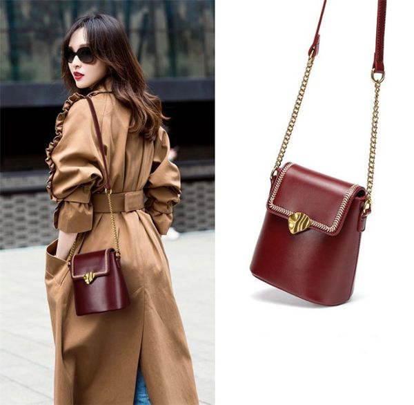 2020 fashion one shoulder bucket bag mini luxury jewelry small bag women 2019 new korean version wild casual designer messenger women's
2020 fashion one shoulder bucket bag mini luxury jewelry small bag women 2019 new korean version wild casual designer messenger women's