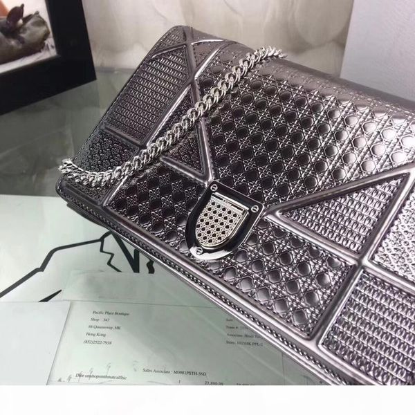 new classic handbag designer fashion luxury leather making european and american individual single shoulder bag number:19091 l15
new classic handbag designer fashion luxury leather making european and american individual single shoulder bag number:19091 l15