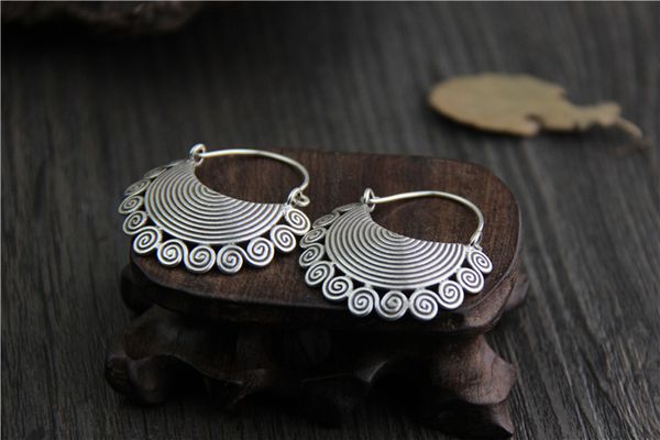 pure silver этнический thai hand made 925 стерлингового серебра мотаться серьги падения урожай matt ретро craft женщина ювелирных изделий, Golden
pure silver этнический thai hand made 925 стерлингового серебра мотаться серьги падения урожай matt ретро craft женщина ювелирных изделий, Golden