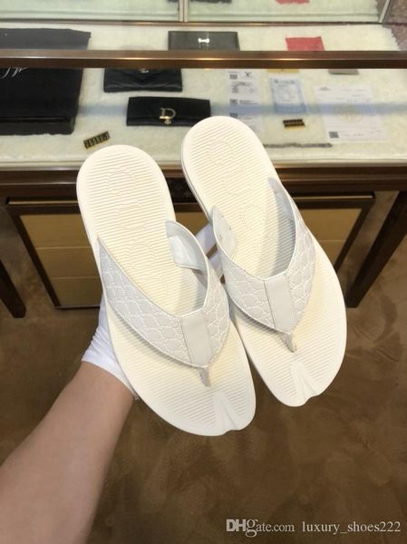 2020 latest white leather casual slippers men's casual shoes fashion trend comfortable shoe size 38-45 type 39745400603
2020 latest white leather casual slippers men's casual shoes fashion trend comfortable shoe size 38-45 type 39745400603