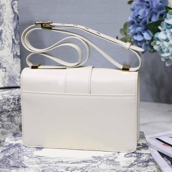 classic fashion three-dimensional embossed letter handbag fashion clamshell golden lock diagonal bag with box
classic fashion three-dimensional embossed letter handbag fashion clamshell golden lock diagonal bag with box