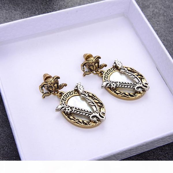 the new fashion style in europe and america is a seller in 2020 luxury custom-made women's ear studs, Golden;silver
the new fashion style in europe and america is a seller in 2020 luxury custom-made women's ear studs, Golden;silver
