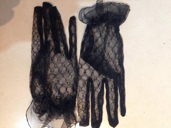 finger white black lace beatuiful short gloves, Blue;gray
finger white black lace beatuiful short gloves, Blue;gray