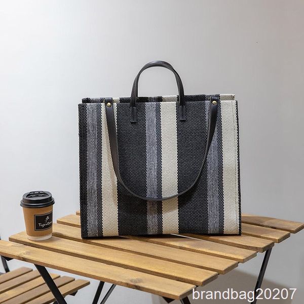 2019 ma'am portable briefcase woman hit color concise single shoulder messenger canvas bale temperament goddess handbags luxury bag
2019 ma'am portable briefcase woman hit color concise single shoulder messenger canvas bale temperament goddess handbags luxury bag