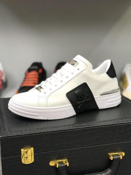 2021a new men 's casual sports shoes ,wild fashion comfortable shoes ,original shoe box ,size 38 -44, Black
2021a new men 's casual sports shoes ,wild fashion comfortable shoes ,original shoe box ,size 38 -44, Black