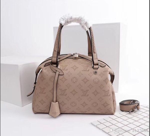 new one-shoulder bag messenger bag classic handbag feminine shoulder bag bolsas feminina handbag
new one-shoulder bag messenger bag classic handbag feminine shoulder bag bolsas feminina handbag