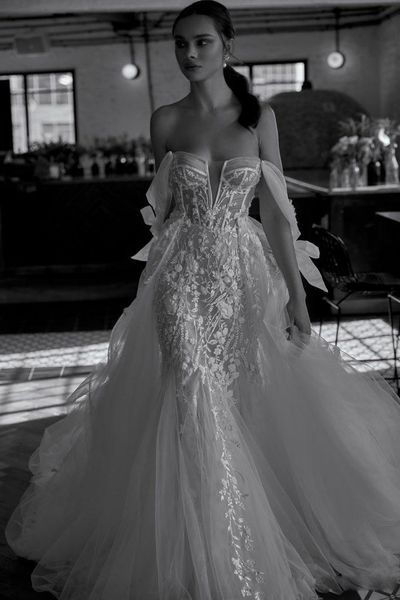 julie vino mermaid wedding dresses with detachable train off shoulder lace appliques bridal gowns backless sweep train beach wedding dress, White
julie vino mermaid wedding dresses with detachable train off shoulder lace appliques bridal gowns backless sweep train beach wedding dress, White