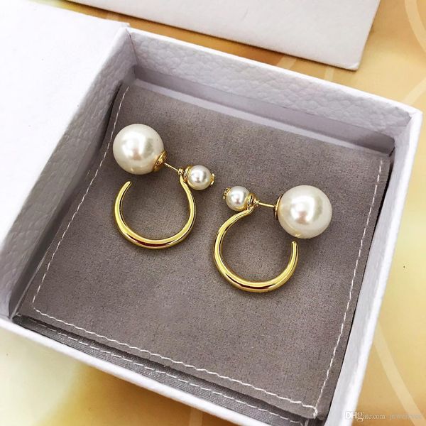 European and American 2020 spring and summer fashion hot new earring luxury custom brass plated thick gold pearl earring
European and American 2020 spring and summer fashion hot new earring luxury custom brass plated thick gold pearl earring