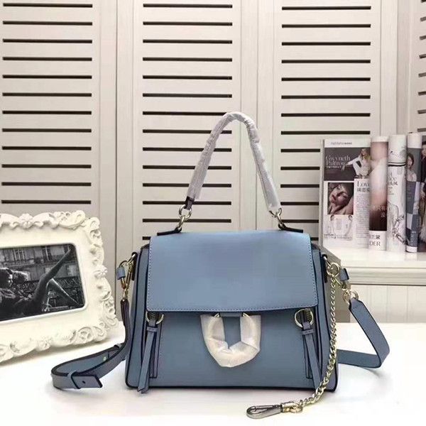 women new brand handbag metal chain design retro messenger bag shoulder bag female star favorite wallet size size27 * 19 * 11 ing
women new brand handbag metal chain design retro messenger bag shoulder bag female star favorite wallet size size27 * 19 * 11 ing