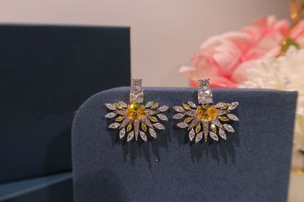 women earring yellow diamond star diamond earrings as a gift for women birthday and chrismas 2020, Silver
women earring yellow diamond star diamond earrings as a gift for women birthday and chrismas 2020, Silver