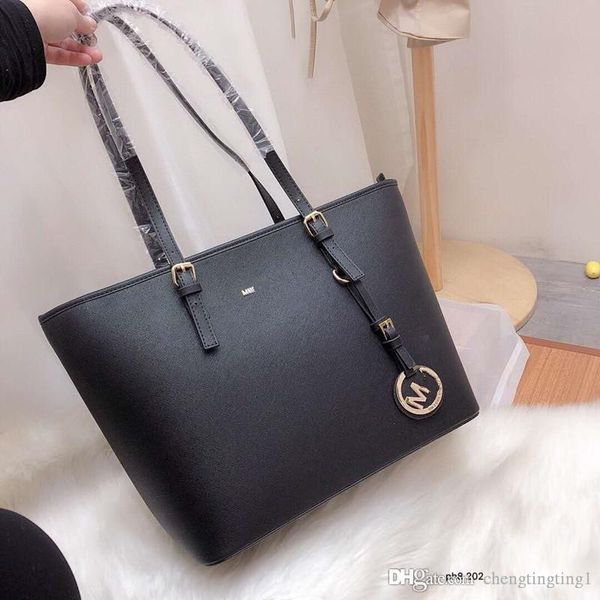 vogue of new fund of 2020 female capacity hand the bill of lading shoulder bag leisure shopping bags girls women totes