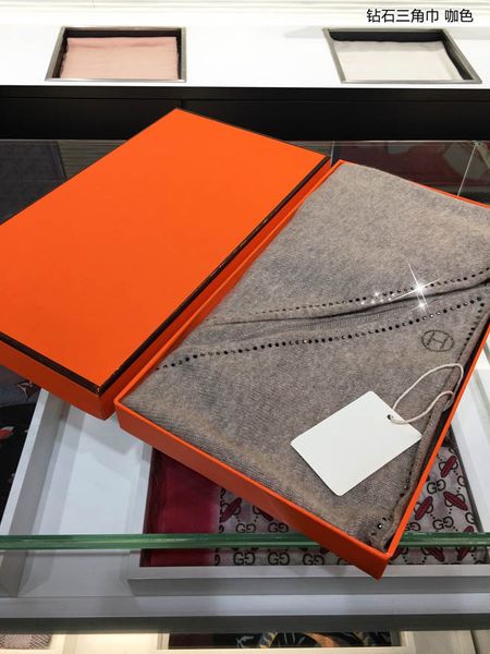 Diamond triangle scarf Designer scarf bucket hat baseball cap hat ladies luxury designer scarf silk designer turban 2020 new
Diamond triangle scarf Designer scarf bucket hat baseball cap hat ladies luxury designer scarf silk designer turban 2020 new