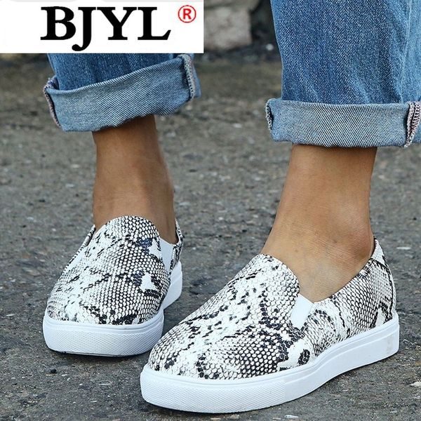 women shoes snake pu leather casual loafers ladies flats platform fashion female slip on working shoes woman single footwear, Black
women shoes snake pu leather casual loafers ladies flats platform fashion female slip on working shoes woman single footwear, Black