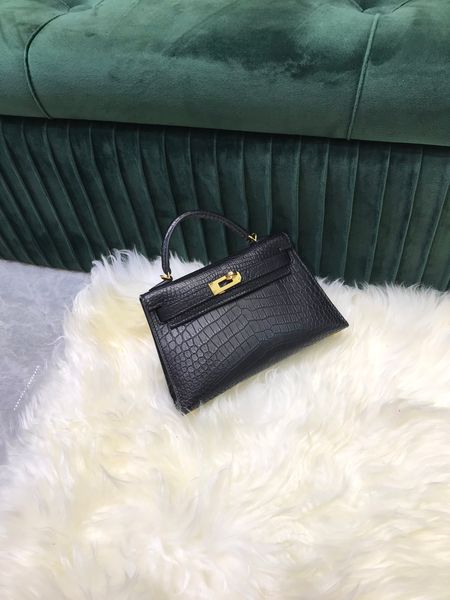 whosale,in stock,black design mini purse19cm,matte crocodile skin,4colors,fully handmade with wax thread,fast delivery
whosale,in stock,black design mini purse19cm,matte crocodile skin,4colors,fully handmade with wax thread,fast delivery
