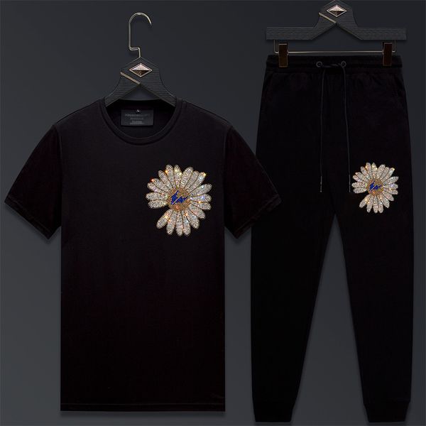 2020 paragraph men's summer suit diamond daisy short-sleeved t-shirt men's trendy brand trendy half-sleeved t-shirt ice silk short, White;black
2020 paragraph men's summer suit diamond daisy short-sleeved t-shirt men's trendy brand trendy half-sleeved t-shirt ice silk short, White;black