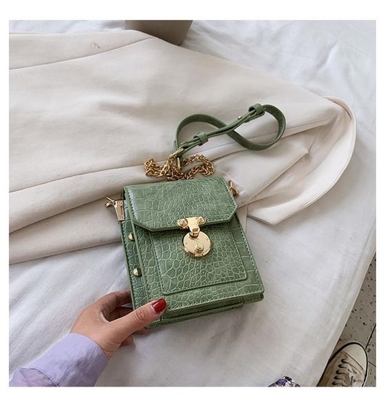 crocodile pattern mini square bag 2020 summer new quality leather women's designer handbag lock chain shoulder messenger bag 
crocodile pattern mini square bag 2020 summer new quality leather women's designer handbag lock chain shoulder messenger bag