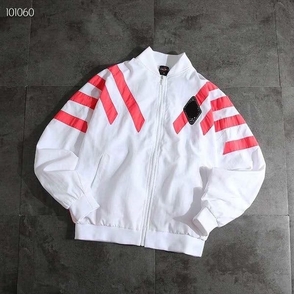 2020 new spring autumn bomber hooded jacket men casual slim patchwork windbreaker jacket male outwear zipper thin coat brand clothing 5406, Black;brown
2020 new spring autumn bomber hooded jacket men casual slim patchwork windbreaker jacket male outwear zipper thin coat brand clothing 5406, Black;brown