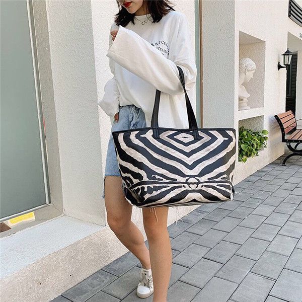 famous brand designer fashion luxury ladies small chain shoulder bags messenger bag women crossbody ing
famous brand designer fashion luxury ladies small chain shoulder bags messenger bag women crossbody ing